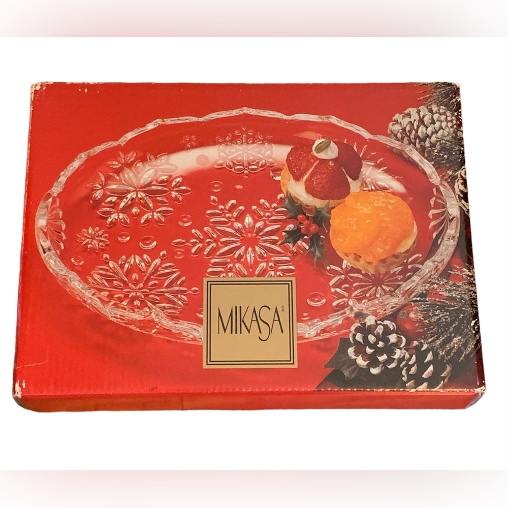 Mikasa Glass Etched Snowflake Dessert Oval Serving Plate New in Box
